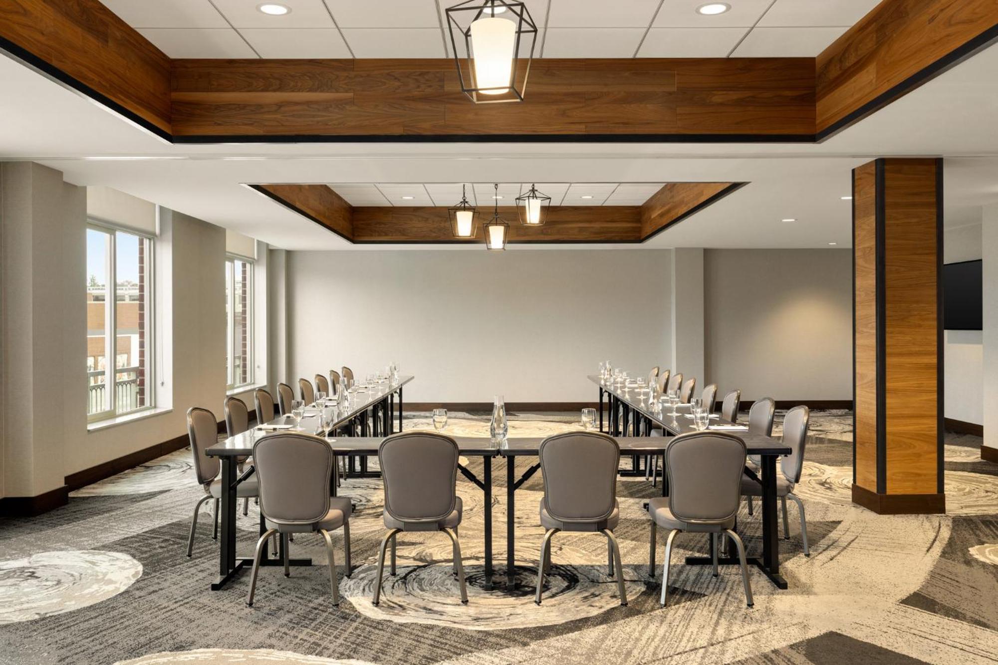 Hotel Indigo Naperville Riverwalk By Ihg Exterior photo